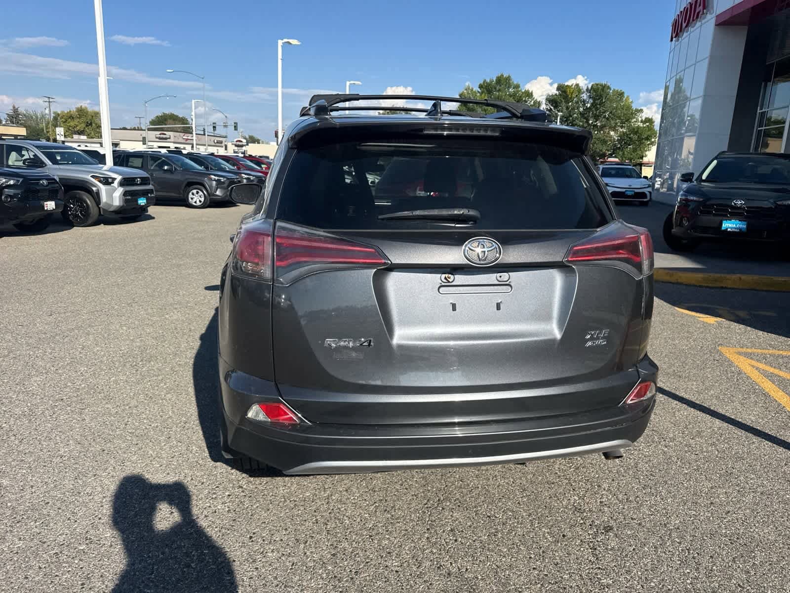 Thumbnail: 2018 Toyota RAV4 - 23