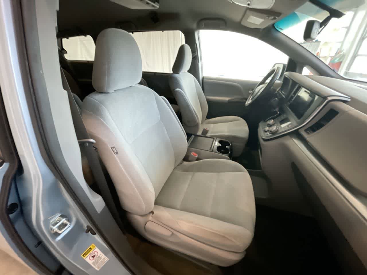 Thumbnail: 2015 Toyota Sienna - 24