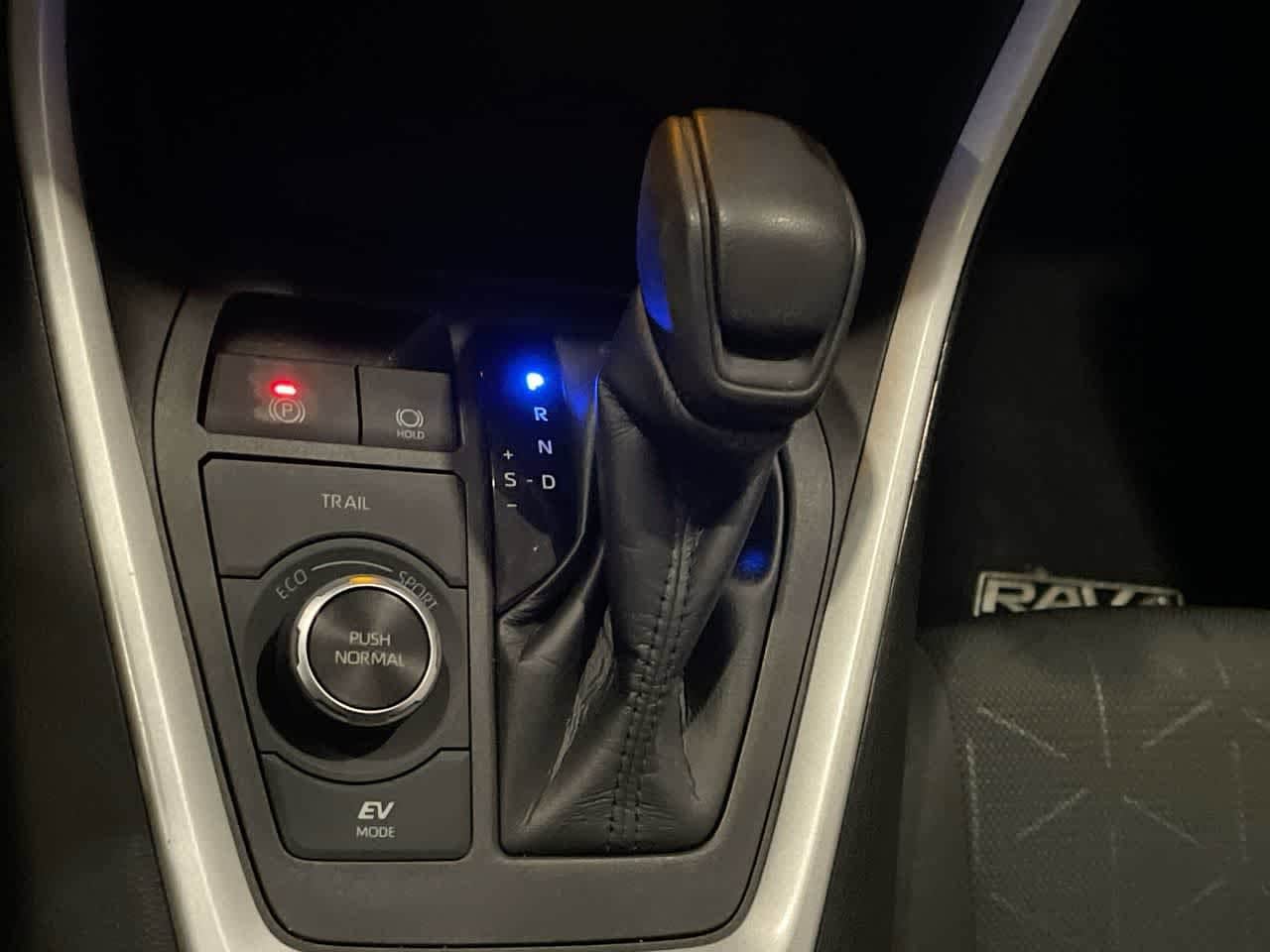 Thumbnail: 2021 Toyota RAV4 - 20