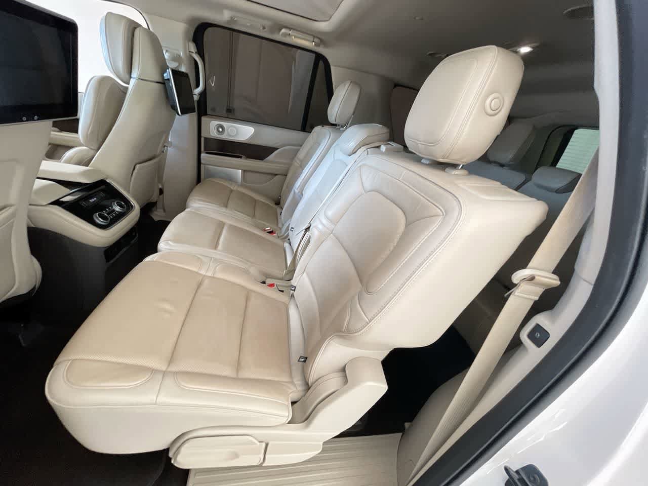 Thumbnail: 2019 Lincoln Navigator L - 23