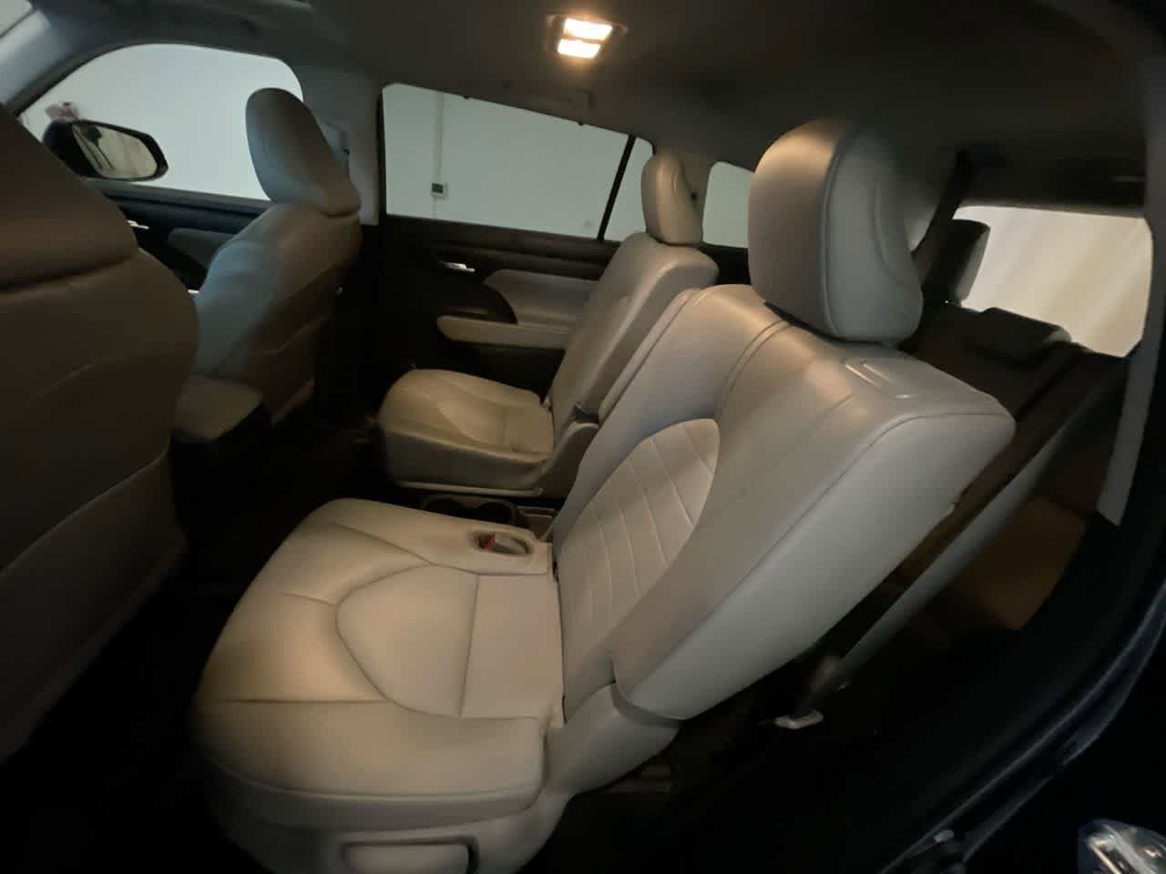 Thumbnail: 2022 Toyota Highlander - 23