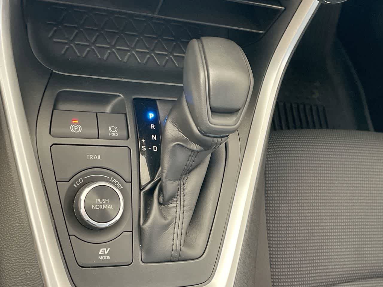 Thumbnail: 2022 Toyota RAV4 - 20