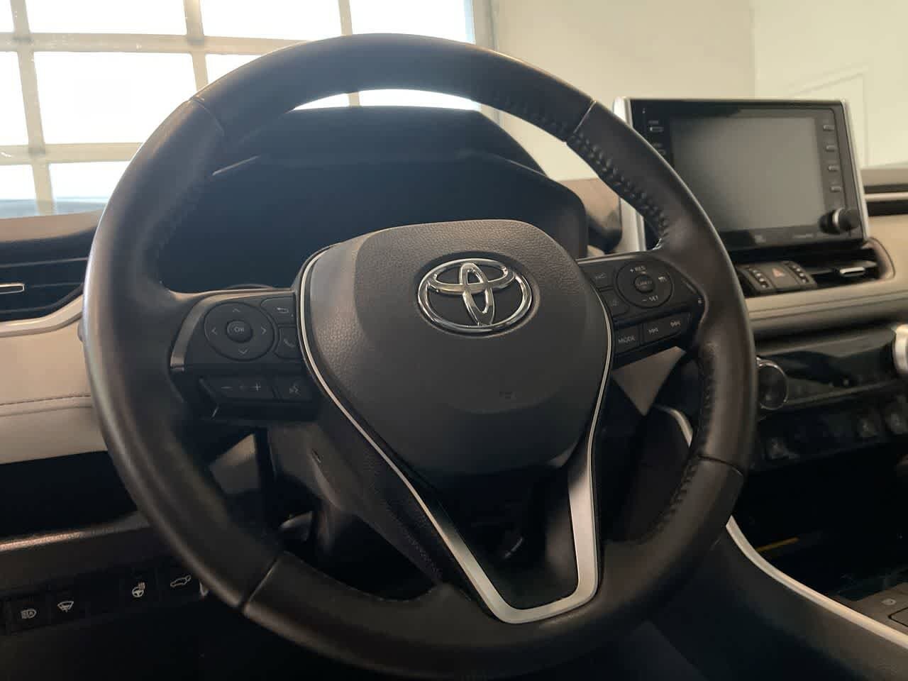 Thumbnail: 2021 Toyota RAV4 - 14