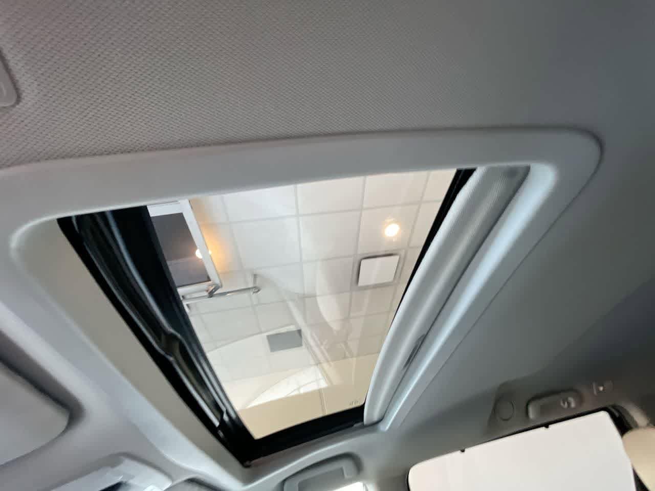 Thumbnail: 2019 Toyota Sienna - 22