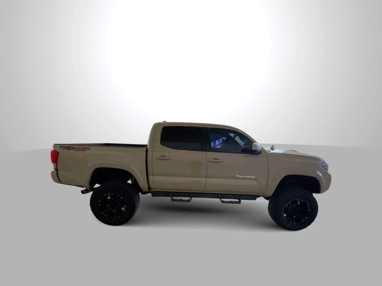 Thumbnail: 2017 Toyota Tacoma - 9