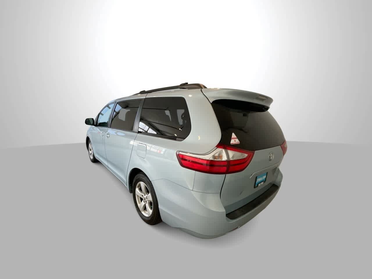 Thumbnail: 2015 Toyota Sienna - 6