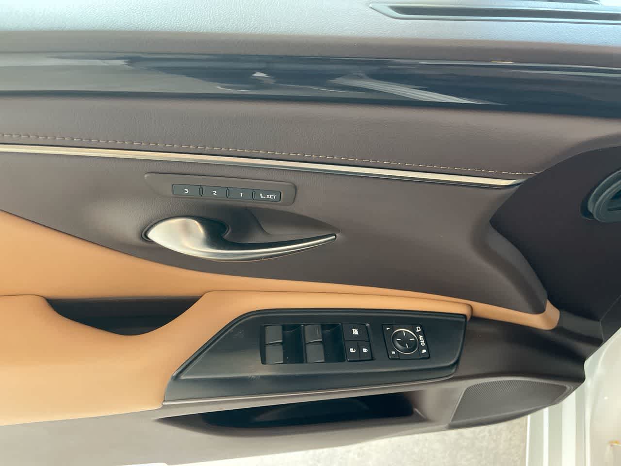 Thumbnail: 2020 Lexus ES - 13