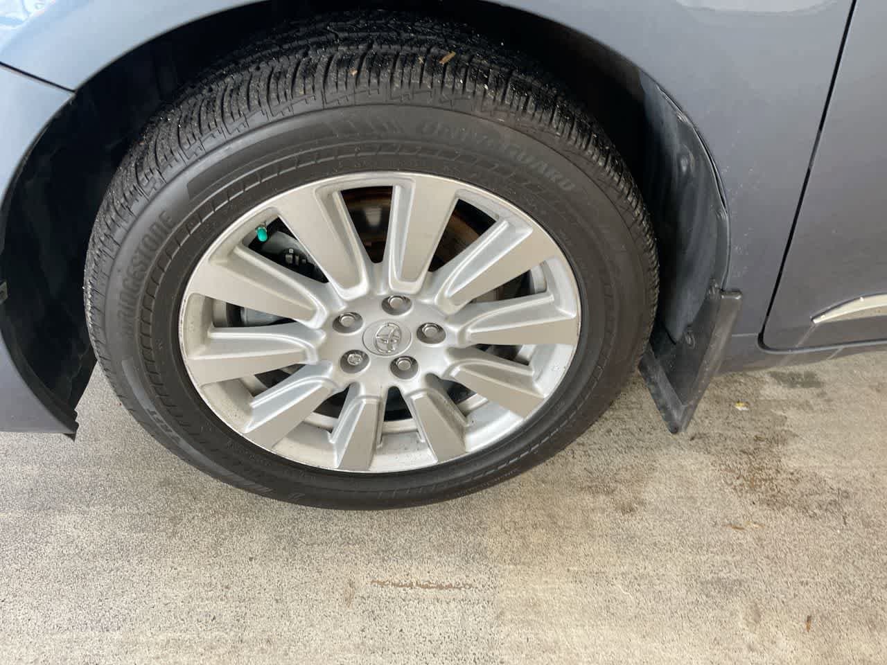 Thumbnail: 2017 Toyota Sienna - 10