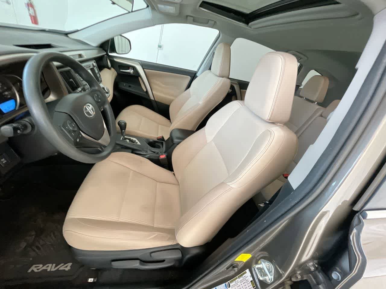 Thumbnail: 2015 Toyota RAV4 - 11