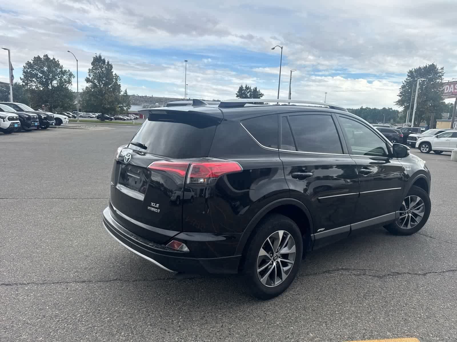 Thumbnail: 2016 Toyota RAV4 - 17