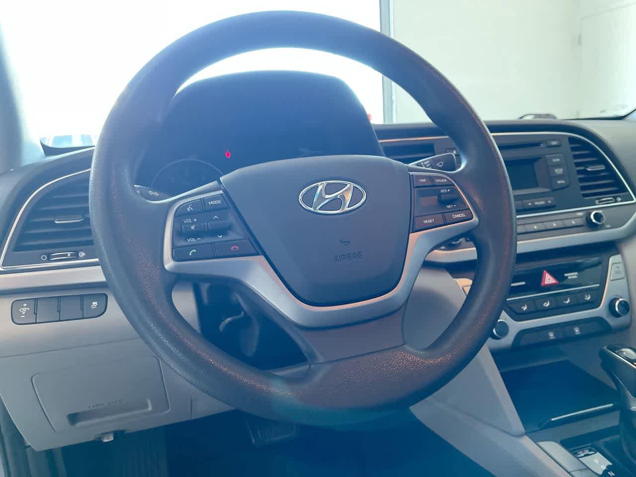 Thumbnail: 2018 Hyundai Elantra - 14