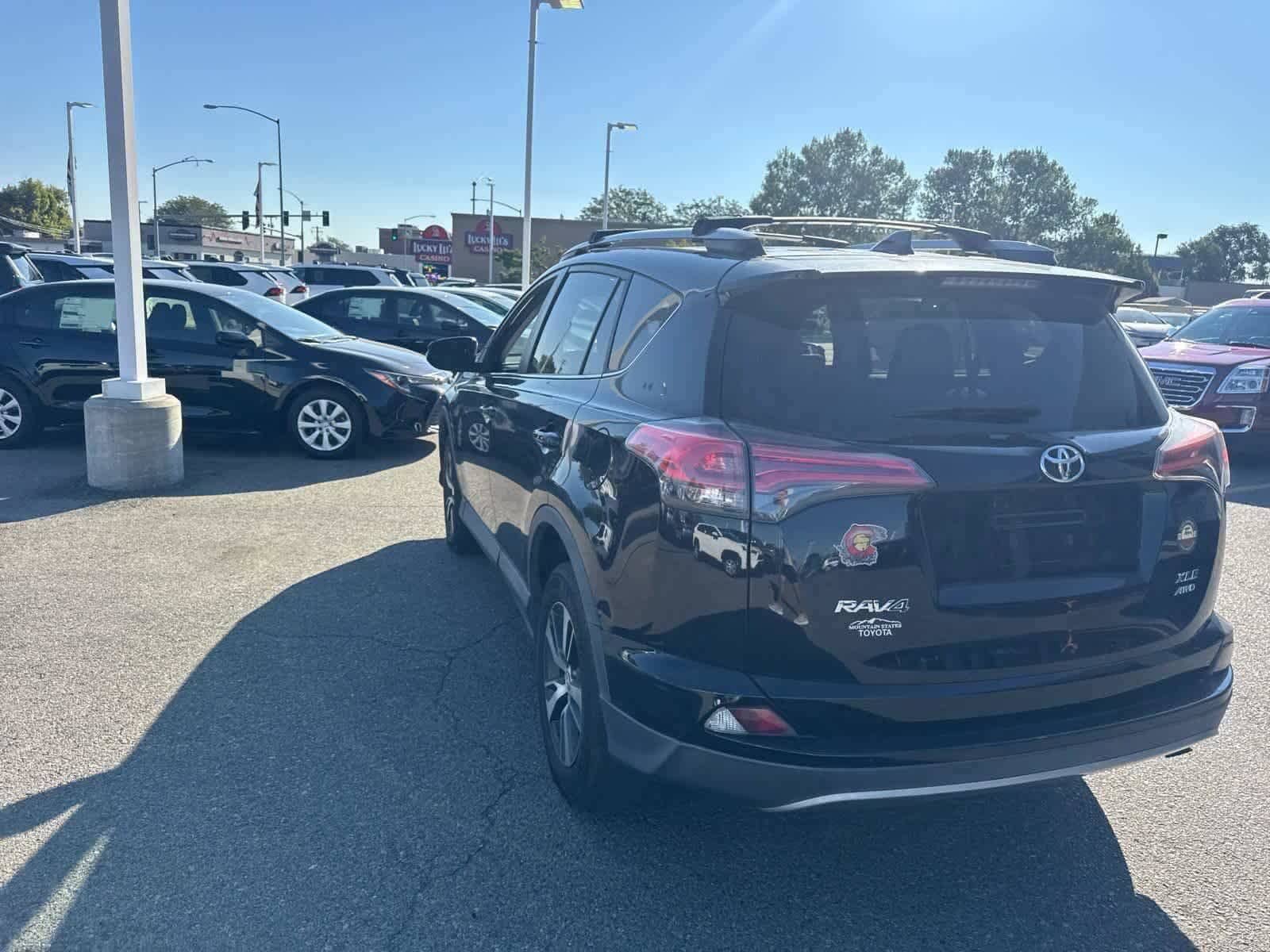 Thumbnail: 2018 Toyota RAV4 - 23