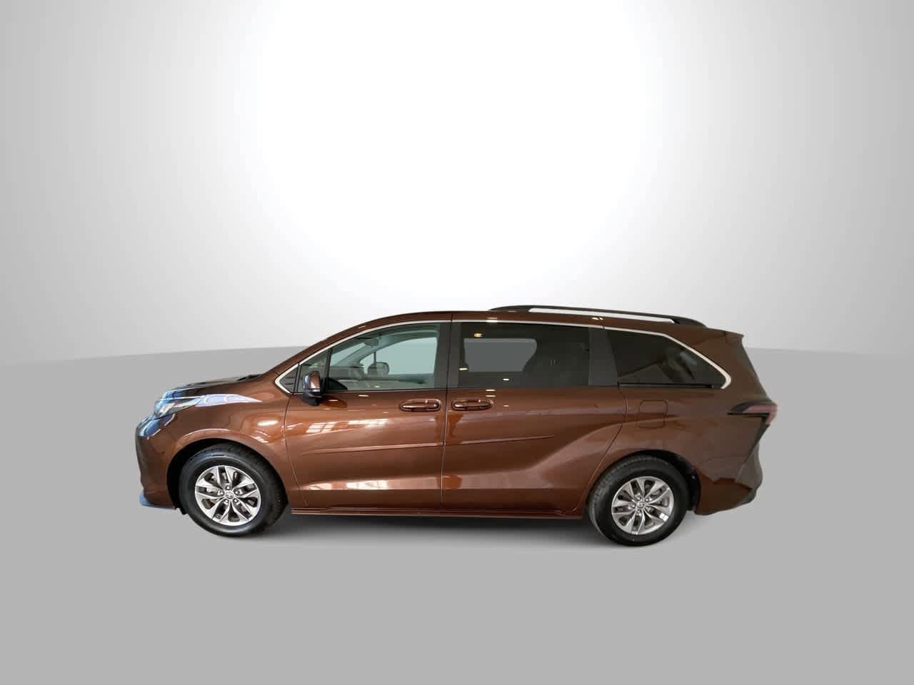 Thumbnail: 2023 Toyota Sienna - 5