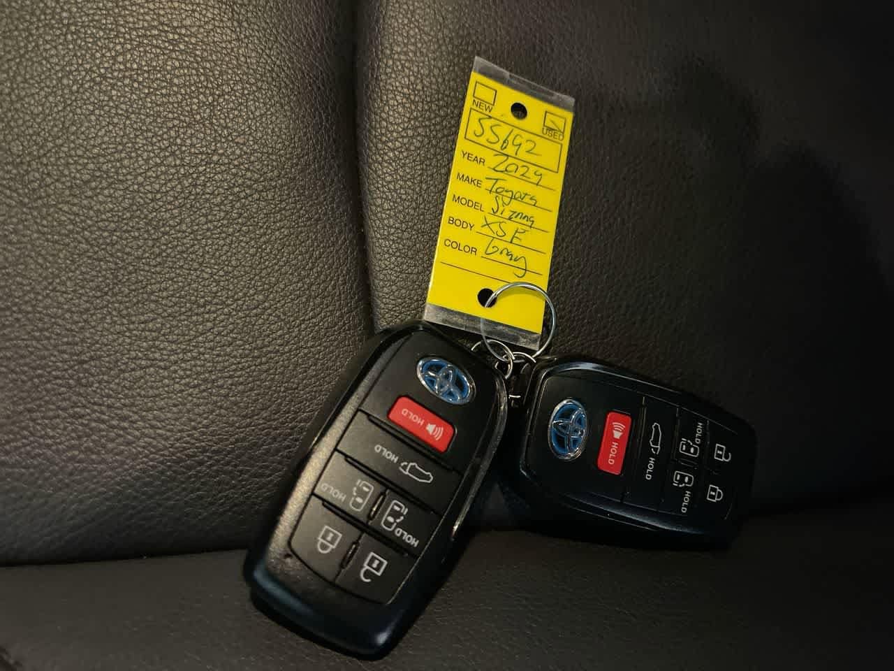 Thumbnail: 2024 Toyota Sienna - 28