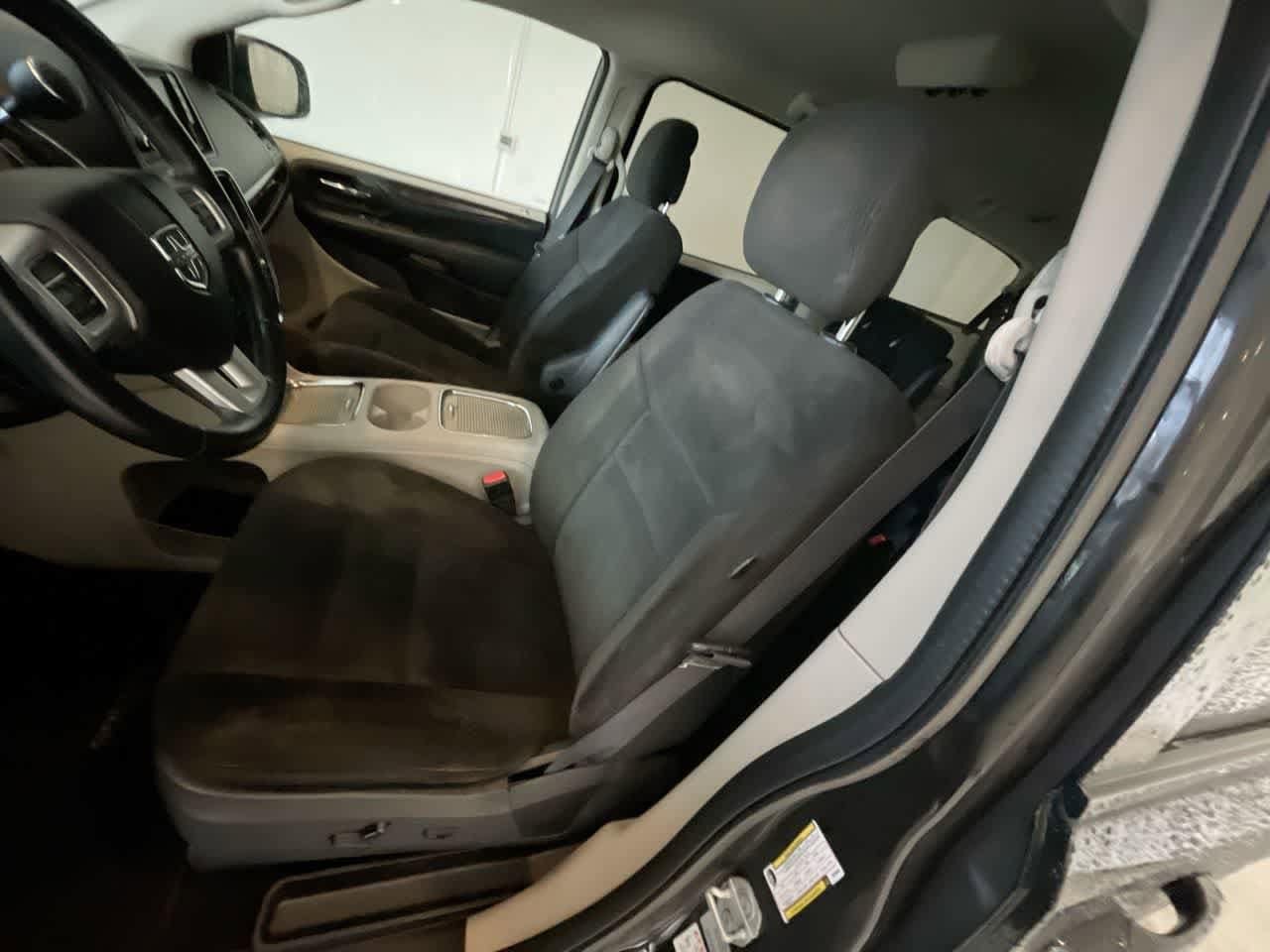 Thumbnail: 2016 Dodge Grand Caravan - 11