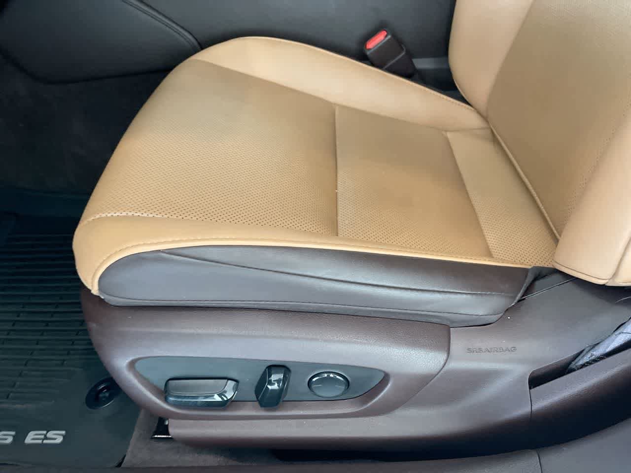 Thumbnail: 2020 Lexus ES - 12