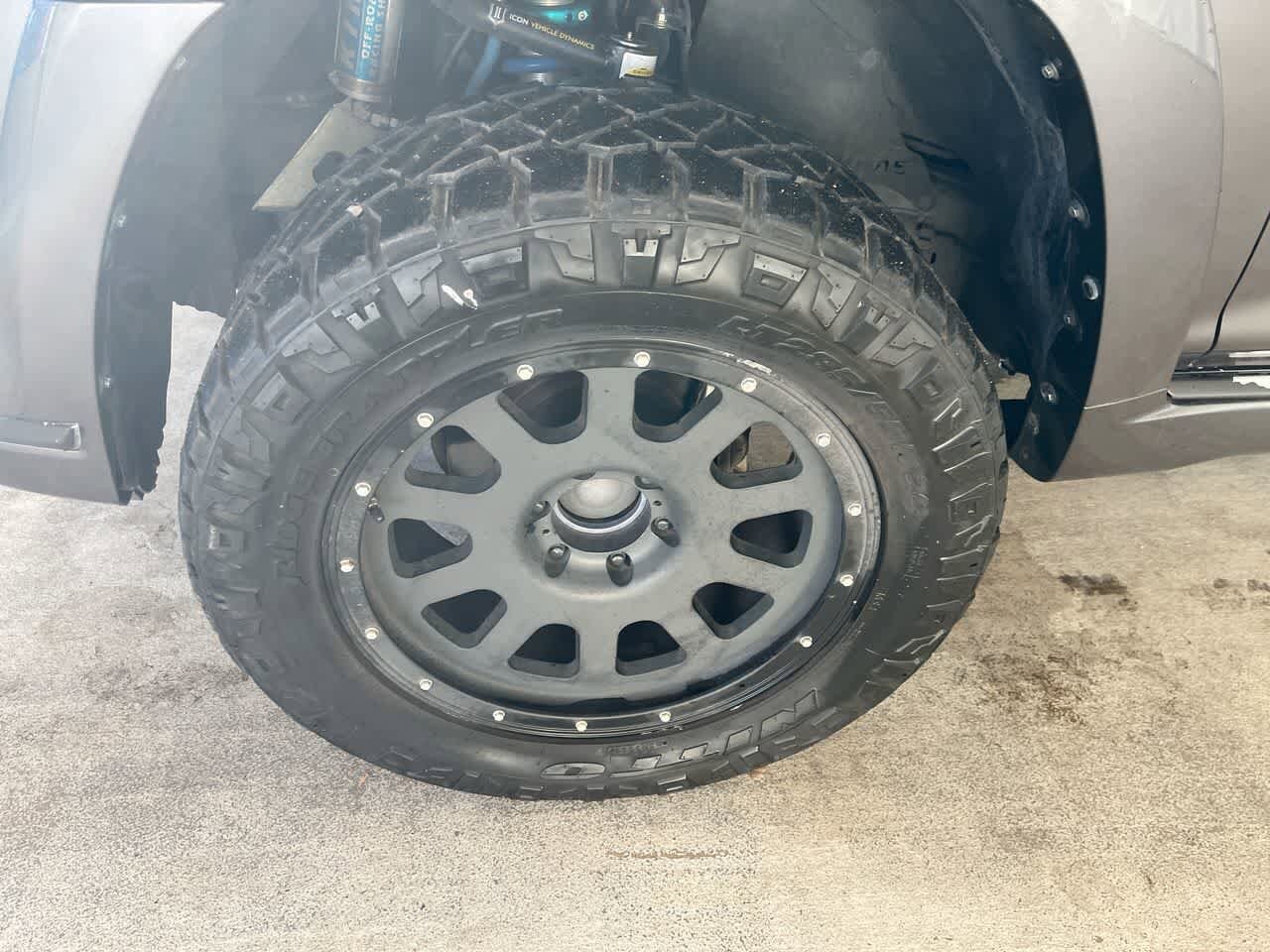 Thumbnail: 2015 Toyota 4Runner - 10