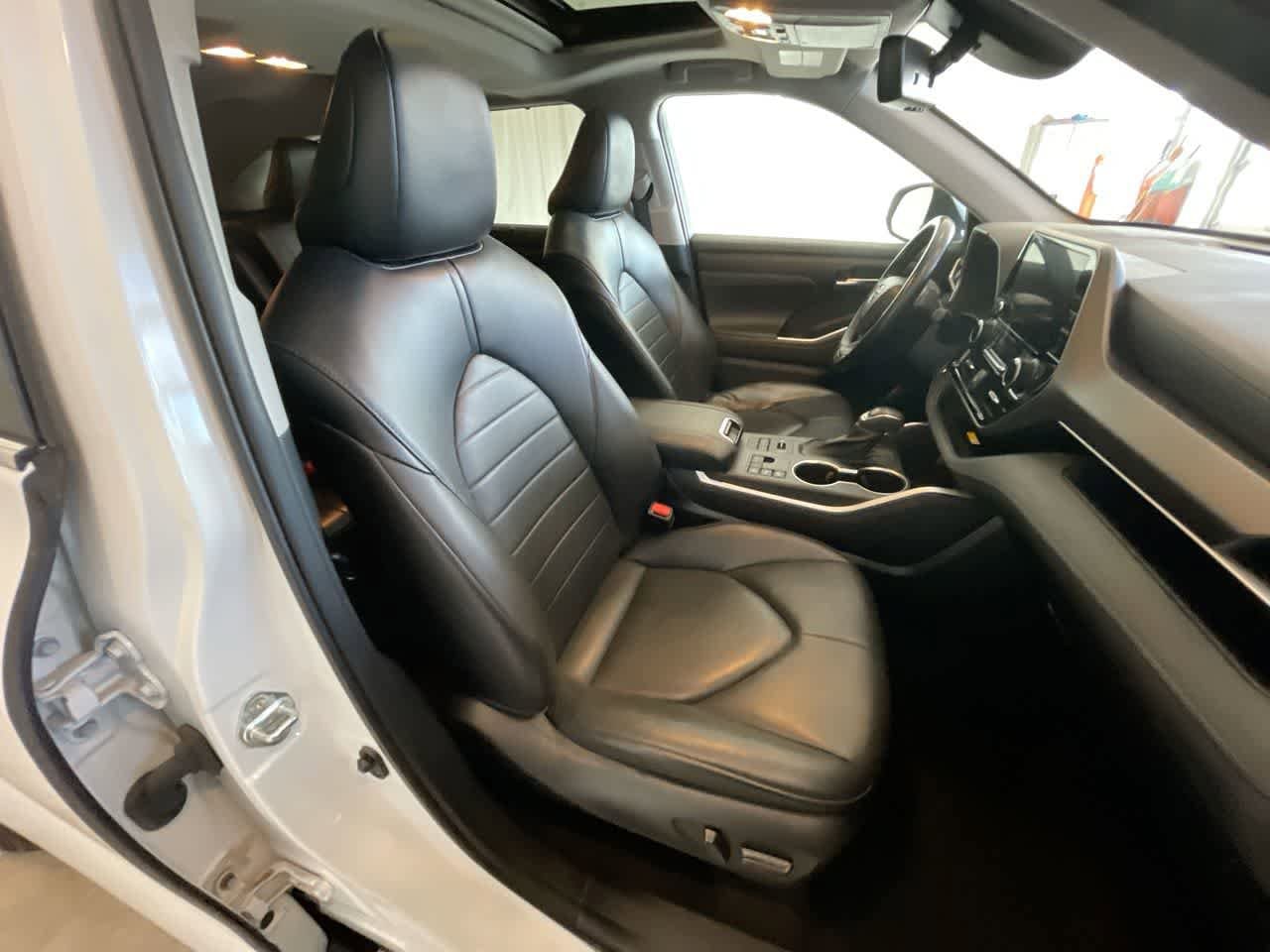 Thumbnail: 2023 Toyota Highlander - 26