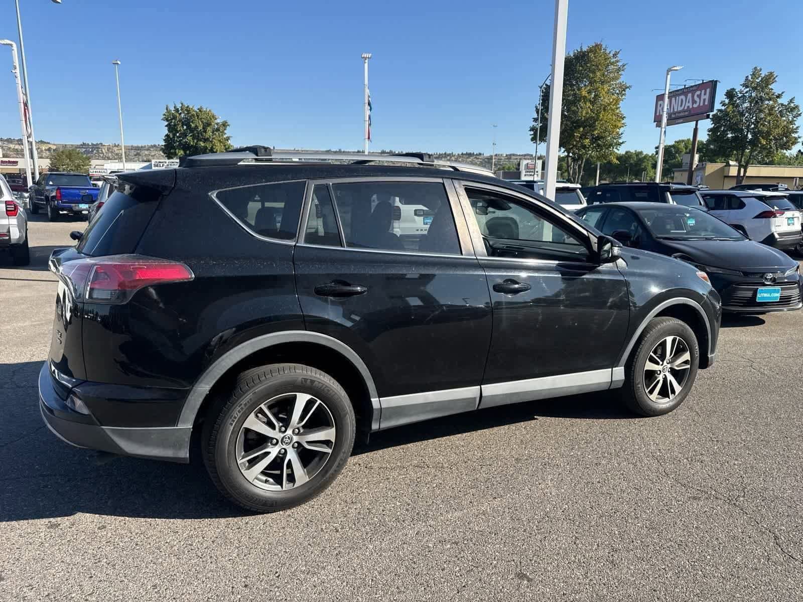 Thumbnail: 2018 Toyota RAV4 - 16