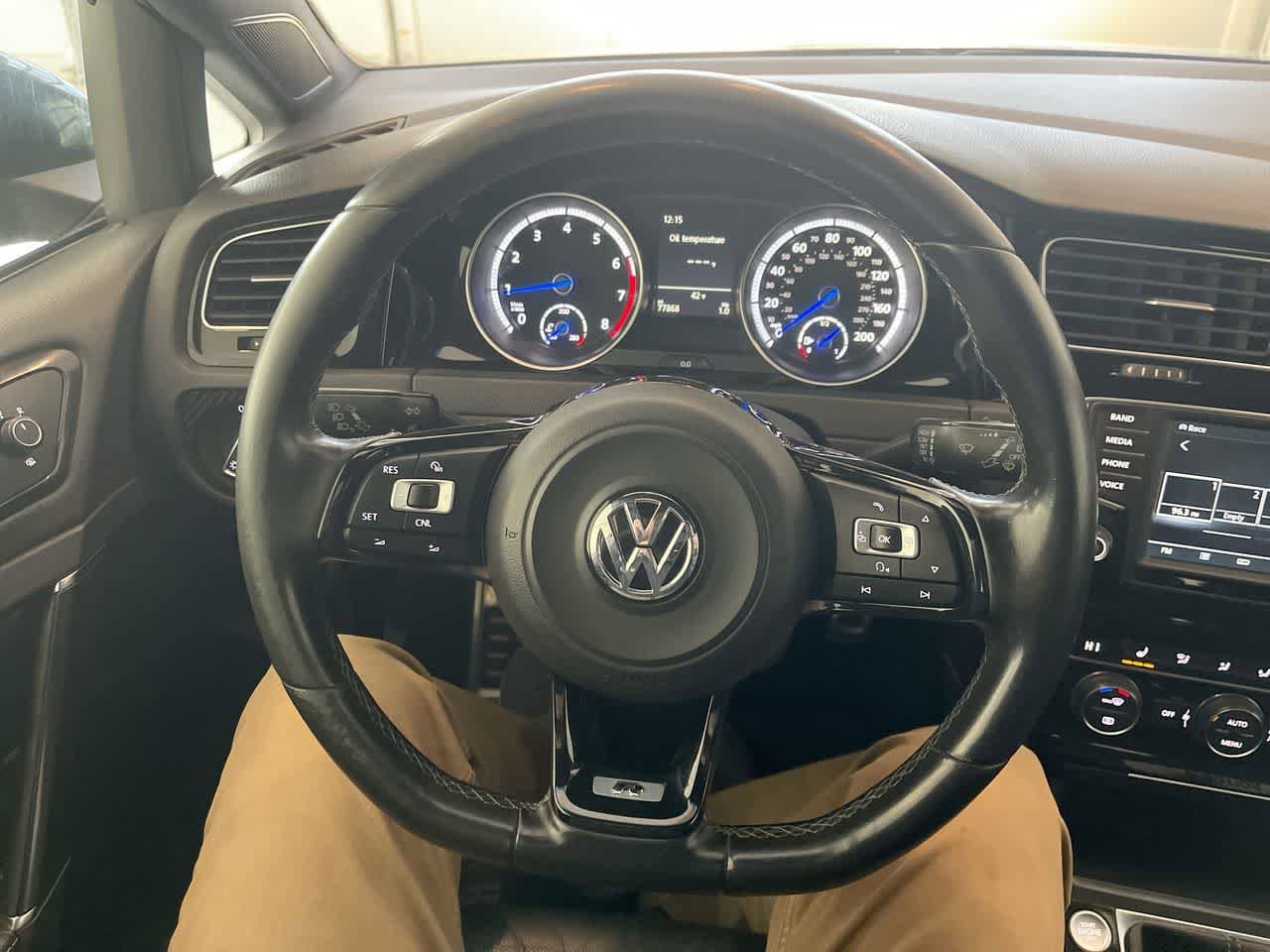 Thumbnail: 2016 Volkswagen Golf - 14