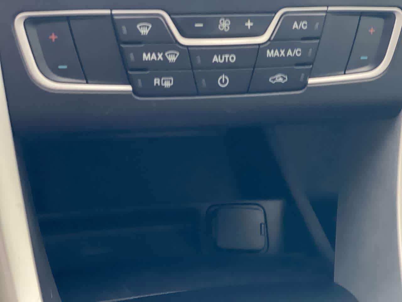 Thumbnail: 2016 Ford Fusion - 19