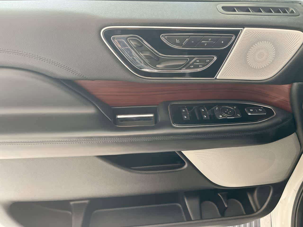 Thumbnail: 2020 Lincoln Navigator - 19