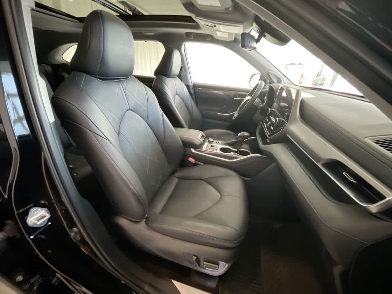 Thumbnail: 2024 Toyota Highlander - 25