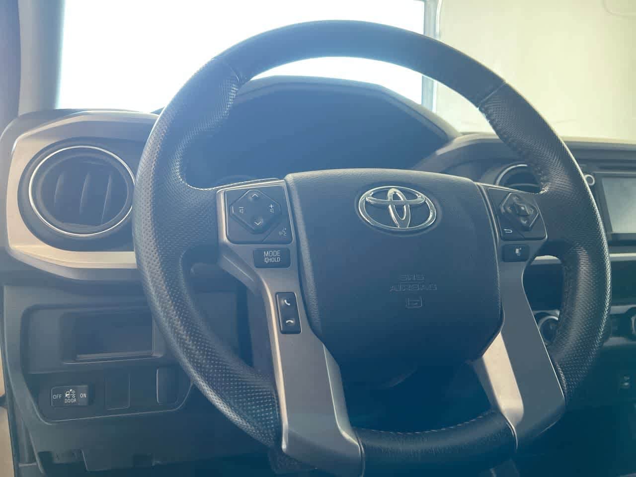 Thumbnail: 2016 Toyota Tacoma - 14