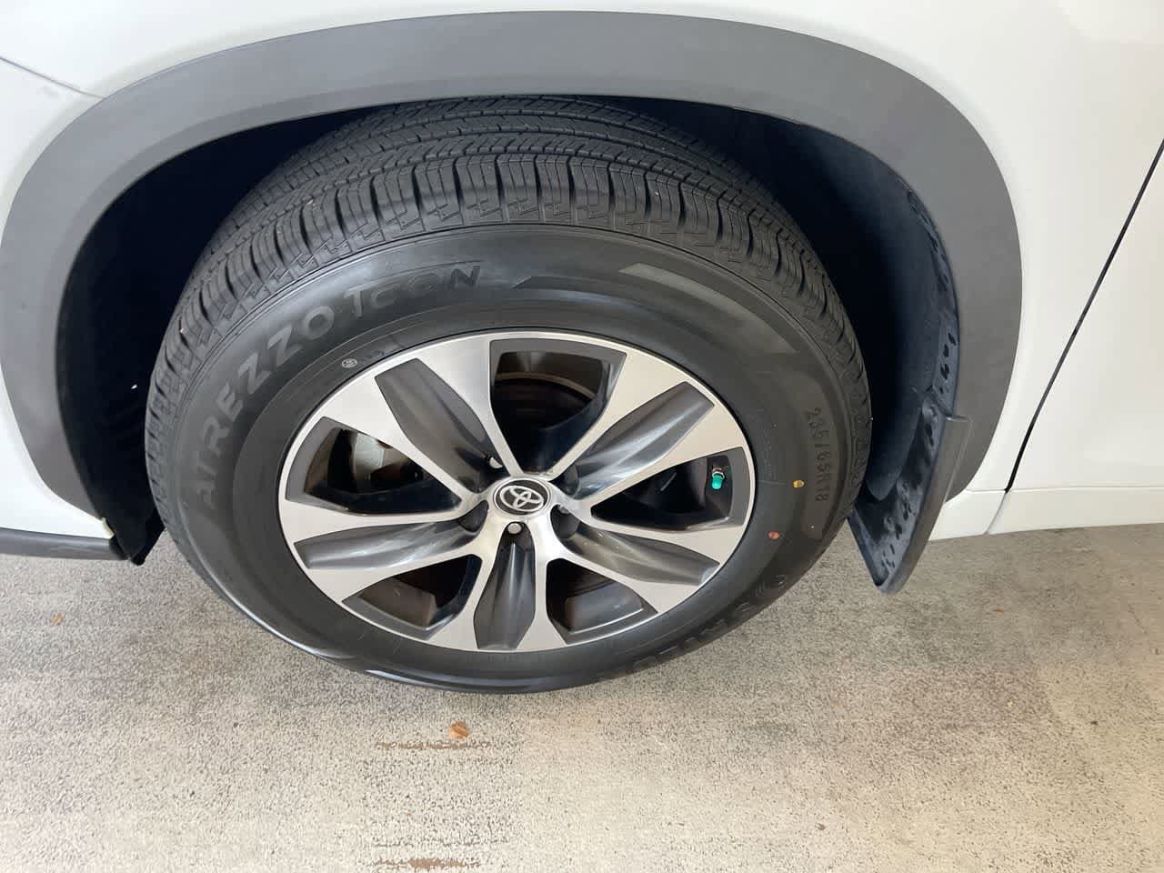 Thumbnail: 2023 Toyota Highlander - 10