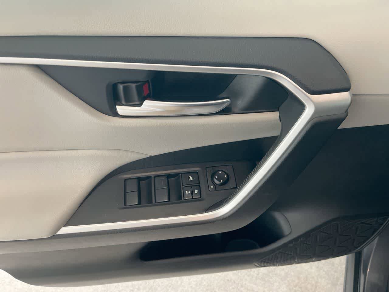 Thumbnail: 2020 Toyota RAV4 - 13