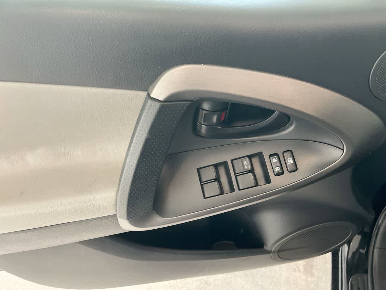 Thumbnail: 2012 Toyota RAV4 - 13
