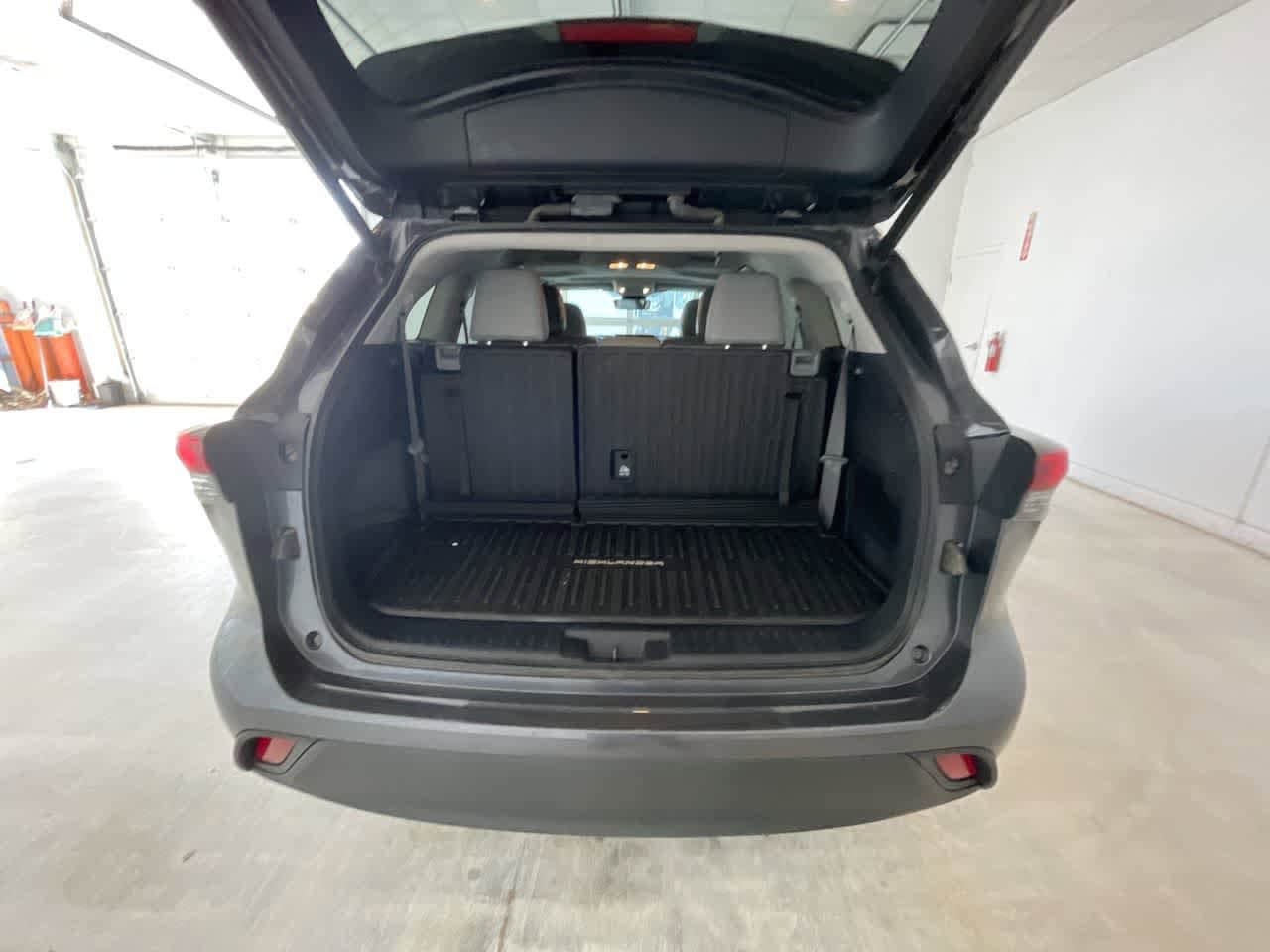 Thumbnail: 2020 Toyota Highlander - 25