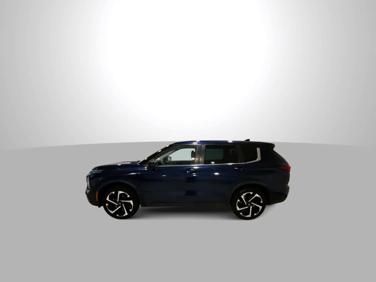 Thumbnail: 2023 Mitsubishi Outlander - 5