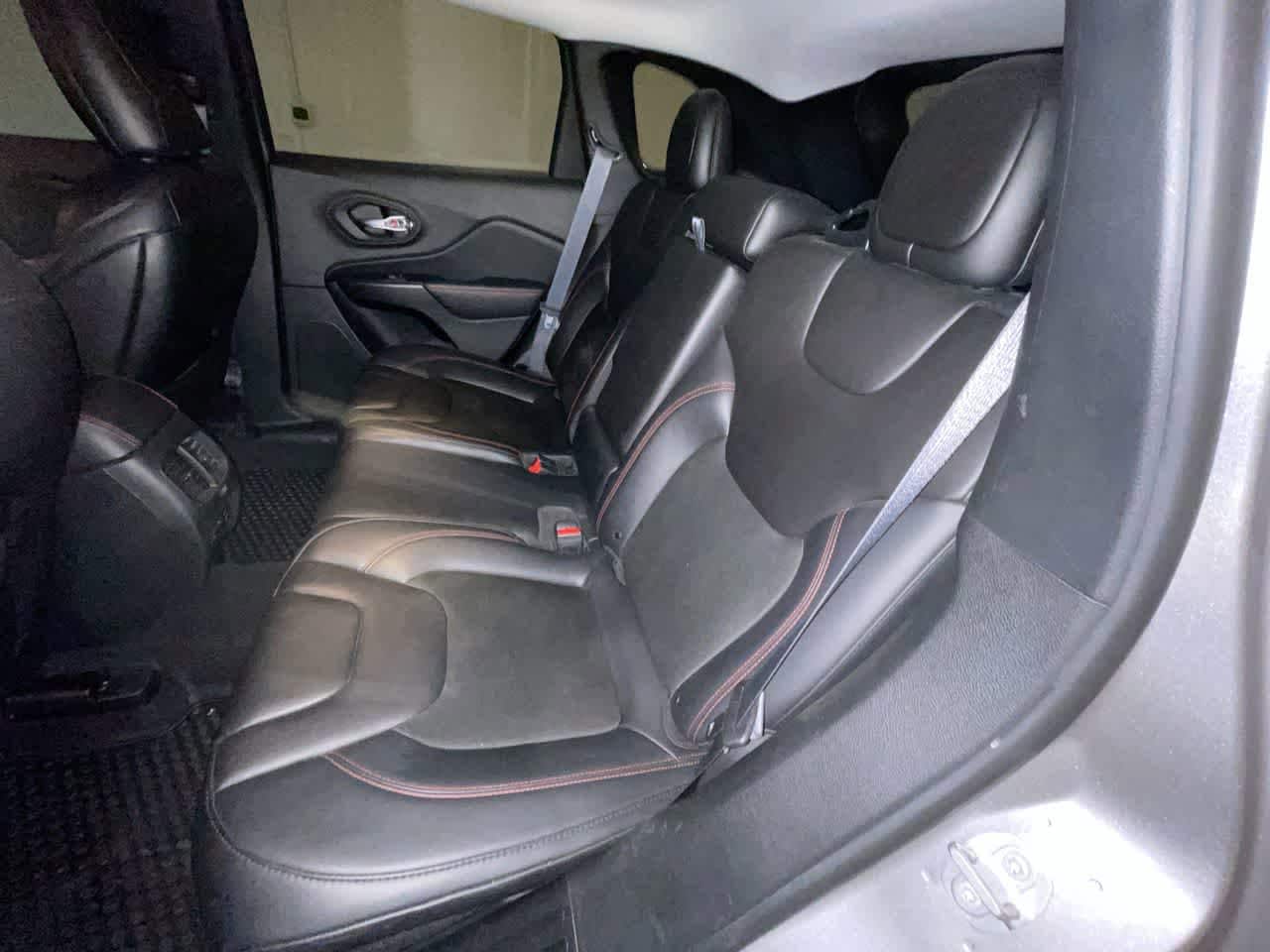 Thumbnail: 2019 Jeep Cherokee - 22