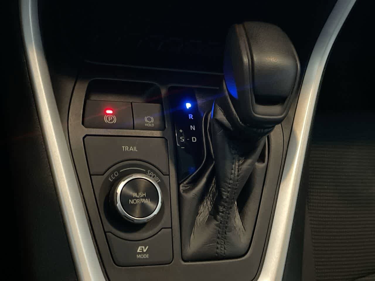 Thumbnail: 2020 Toyota RAV4 - 20