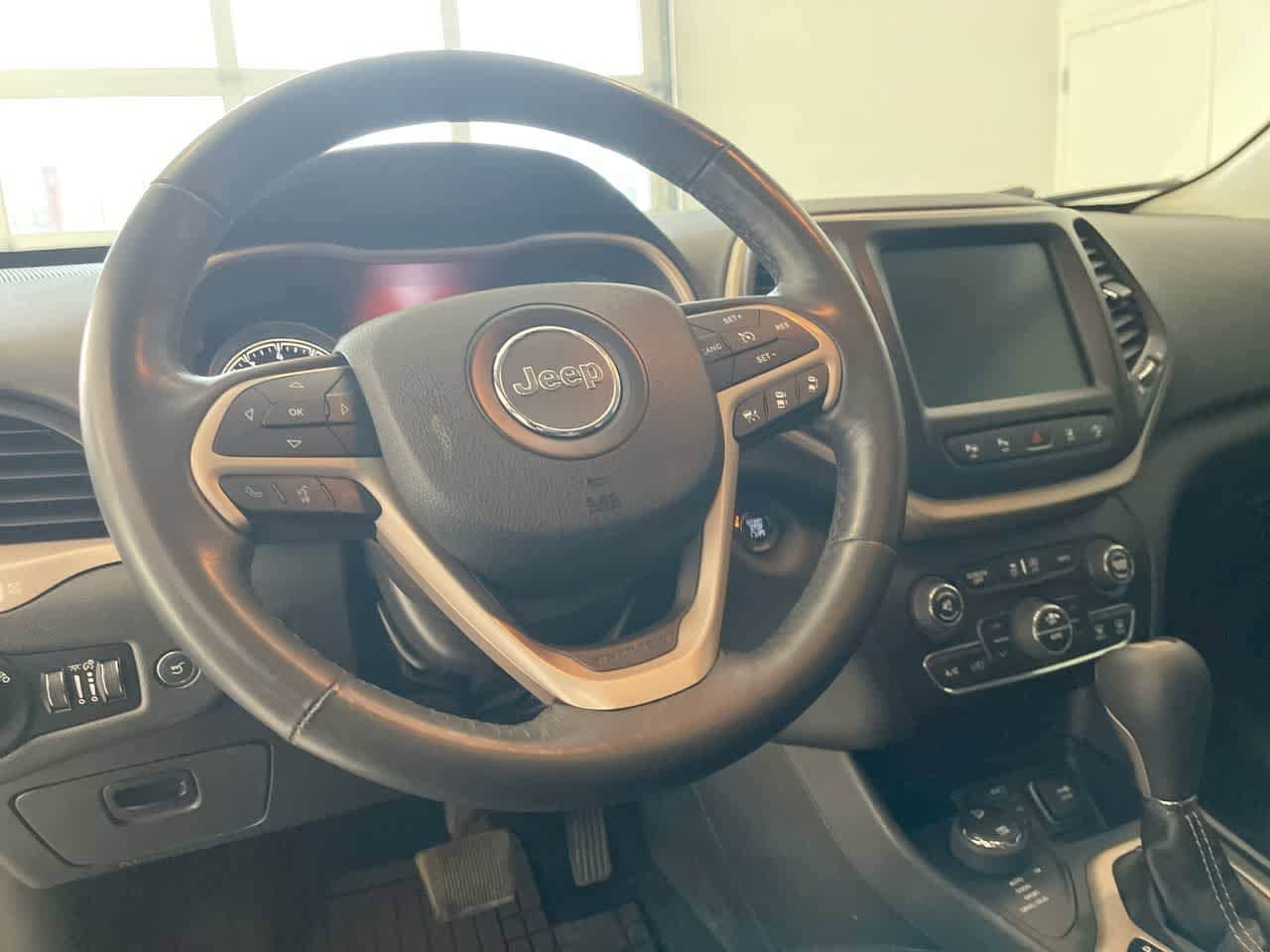 Thumbnail: 2015 Jeep Cherokee - 14