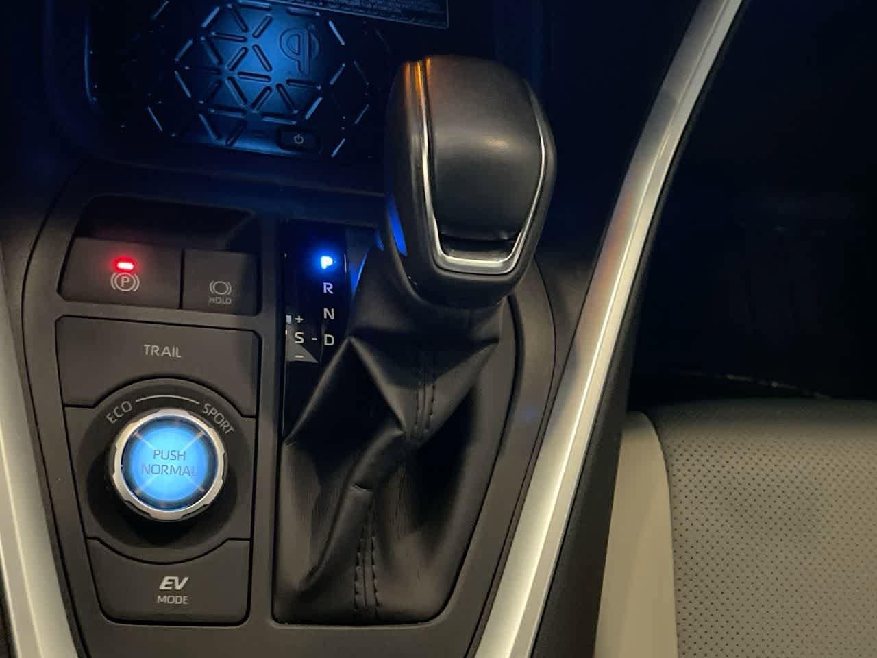 Thumbnail: 2020 Toyota RAV4 - 20