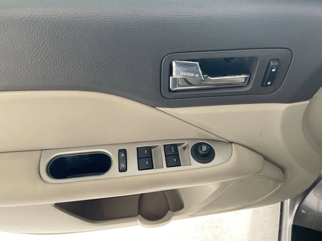 Thumbnail: 2010 Ford Fusion - 14