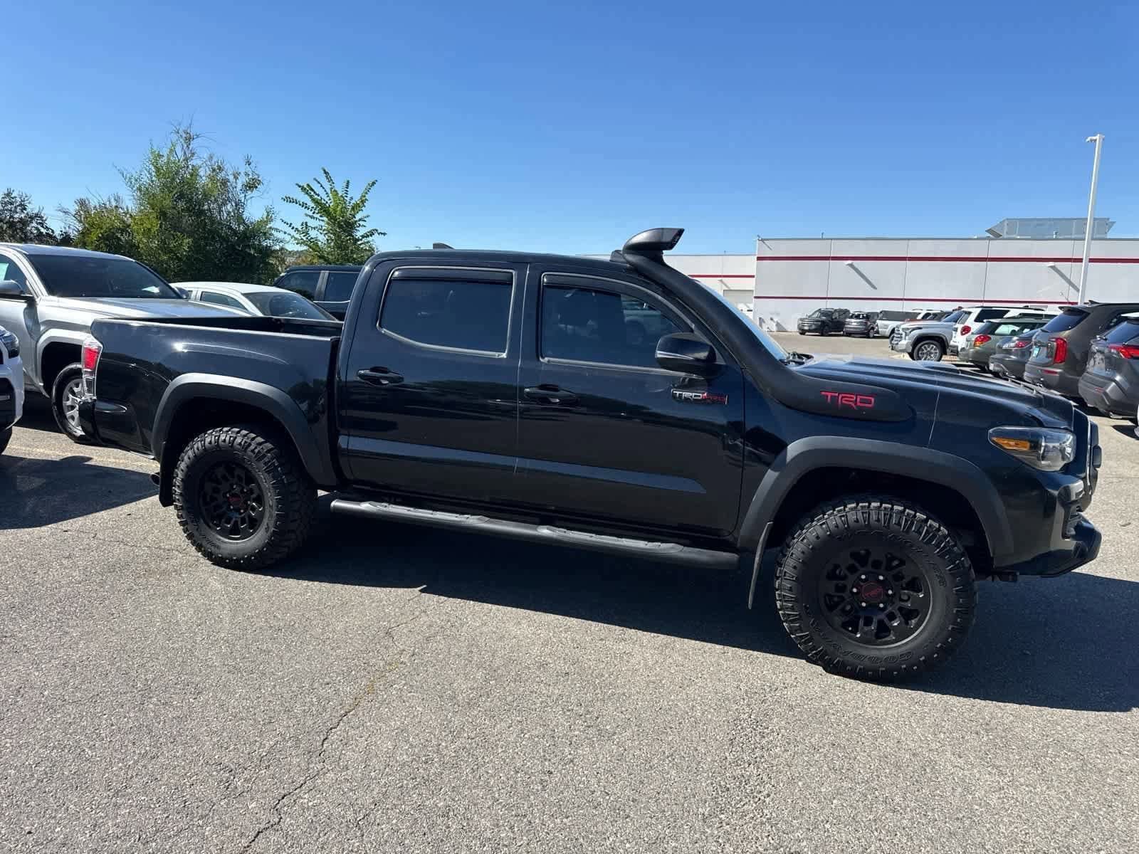 Thumbnail: 2019 Toyota Tacoma - 10