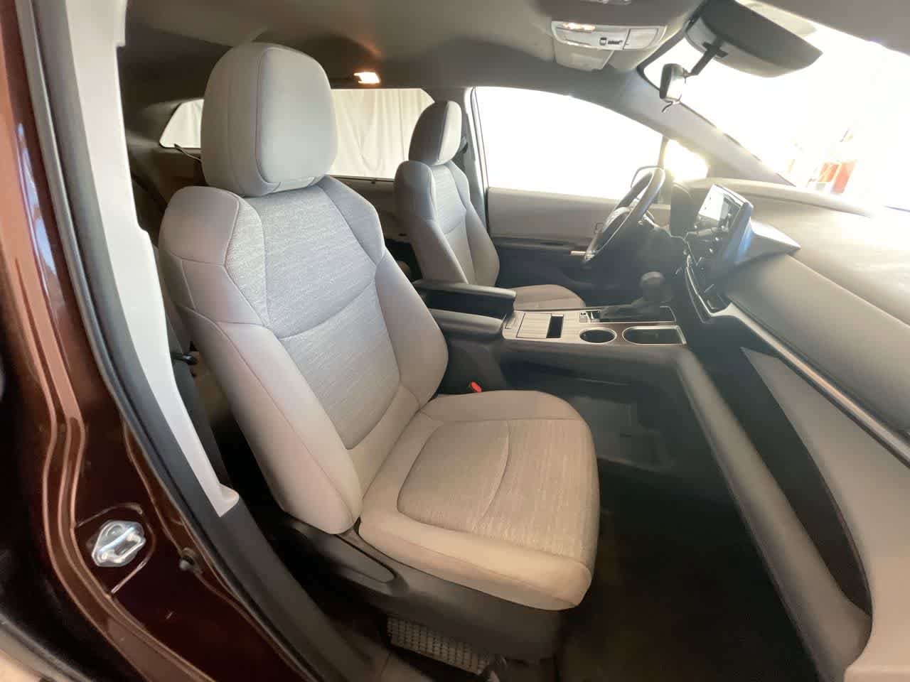 Thumbnail: 2023 Toyota Sienna - 25