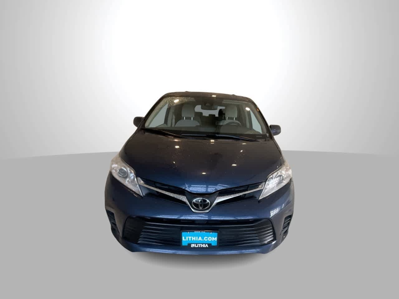 Thumbnail: 2020 Toyota Sienna - 3