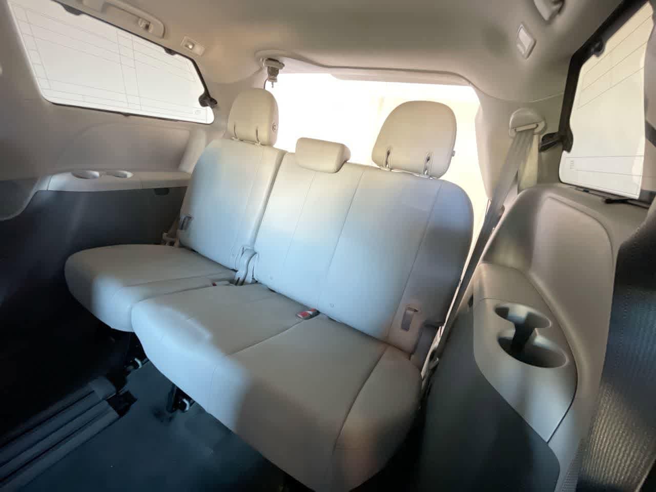 Thumbnail: 2019 Toyota Sienna - 24