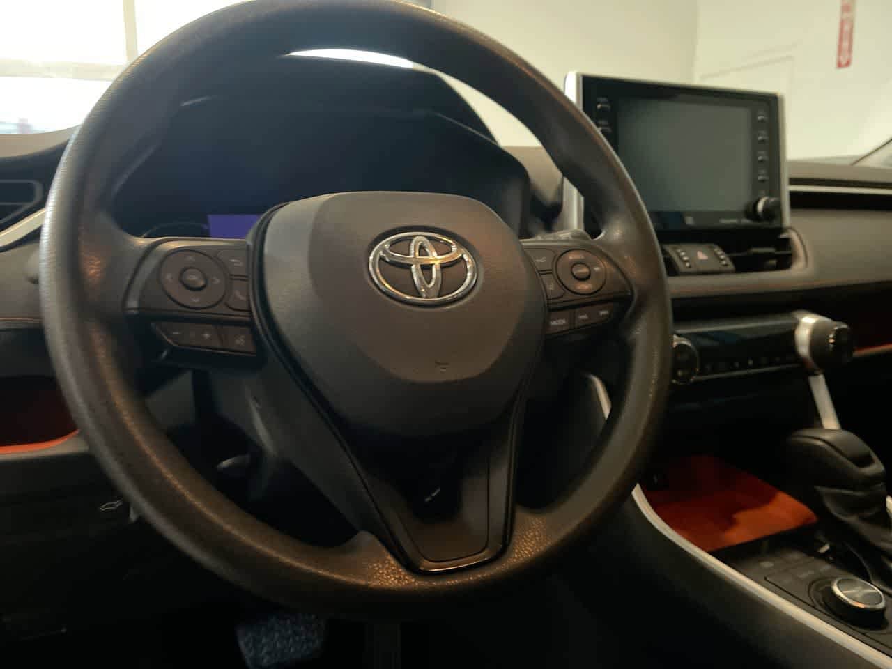 Thumbnail: 2019 Toyota RAV4 - 14