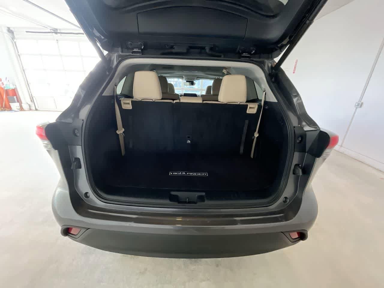 Thumbnail: 2022 Toyota Highlander - 25