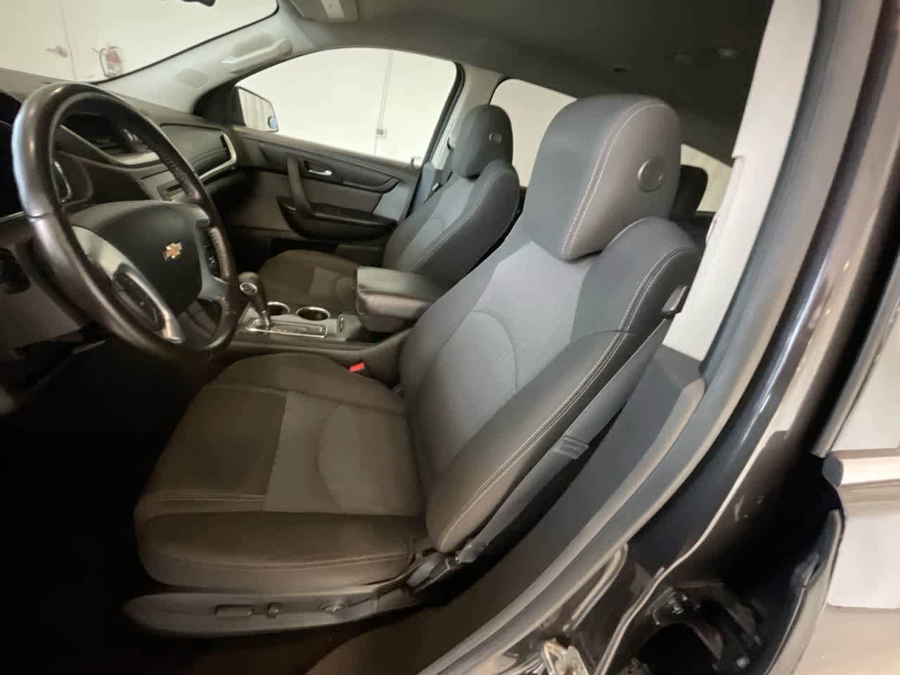 Thumbnail: 2016 Chevrolet Traverse - 11