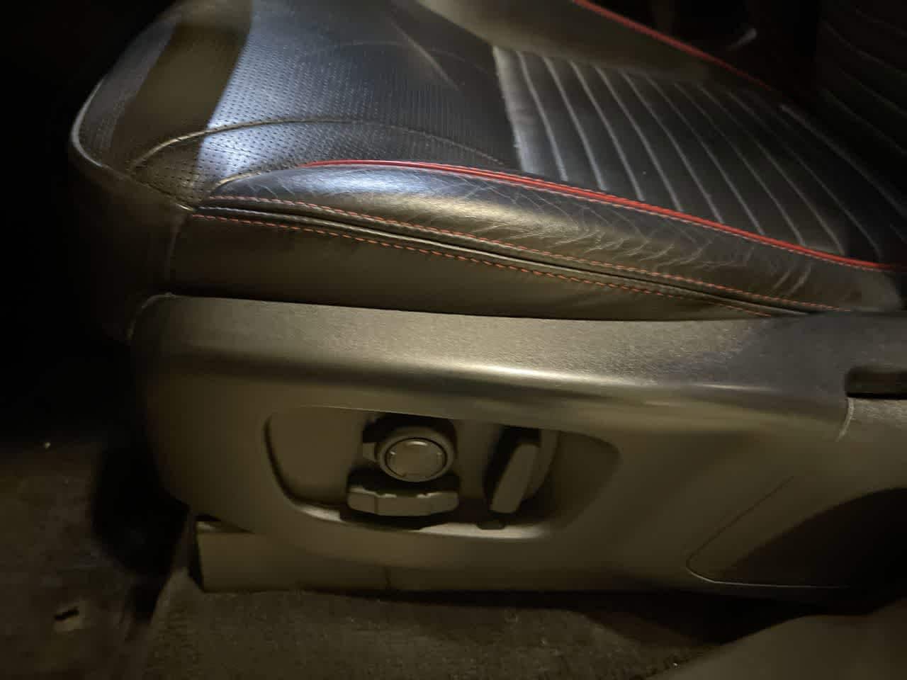 Thumbnail: 2020 Land Rover Discovery - 12