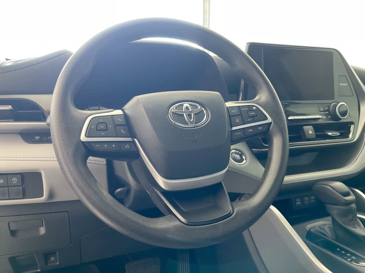Thumbnail: 2023 Toyota Highlander - 14