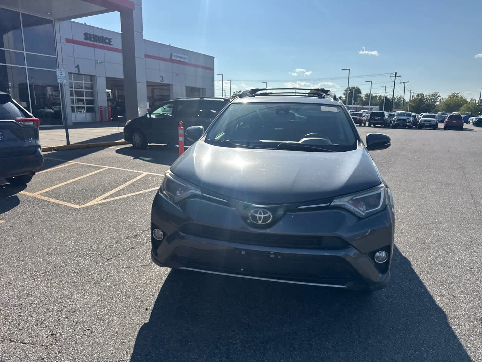 Thumbnail: 2018 Toyota RAV4 - 10
