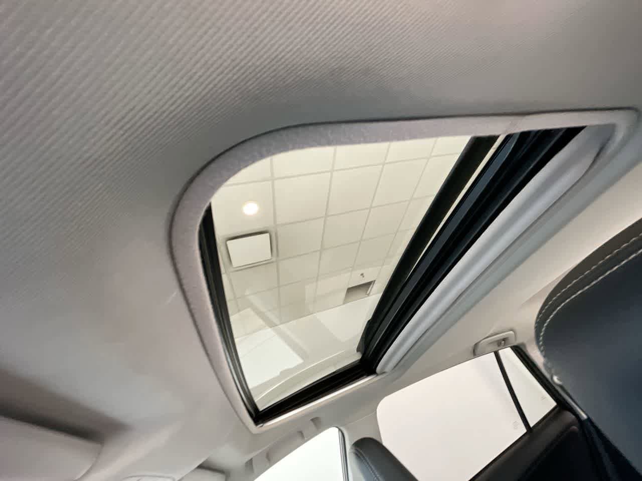 Thumbnail: 2013 Toyota RAV4 - 22