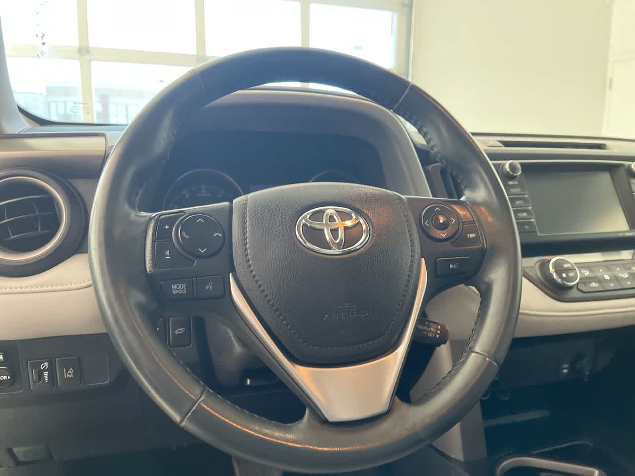 Thumbnail: 2018 Toyota RAV4 - 14